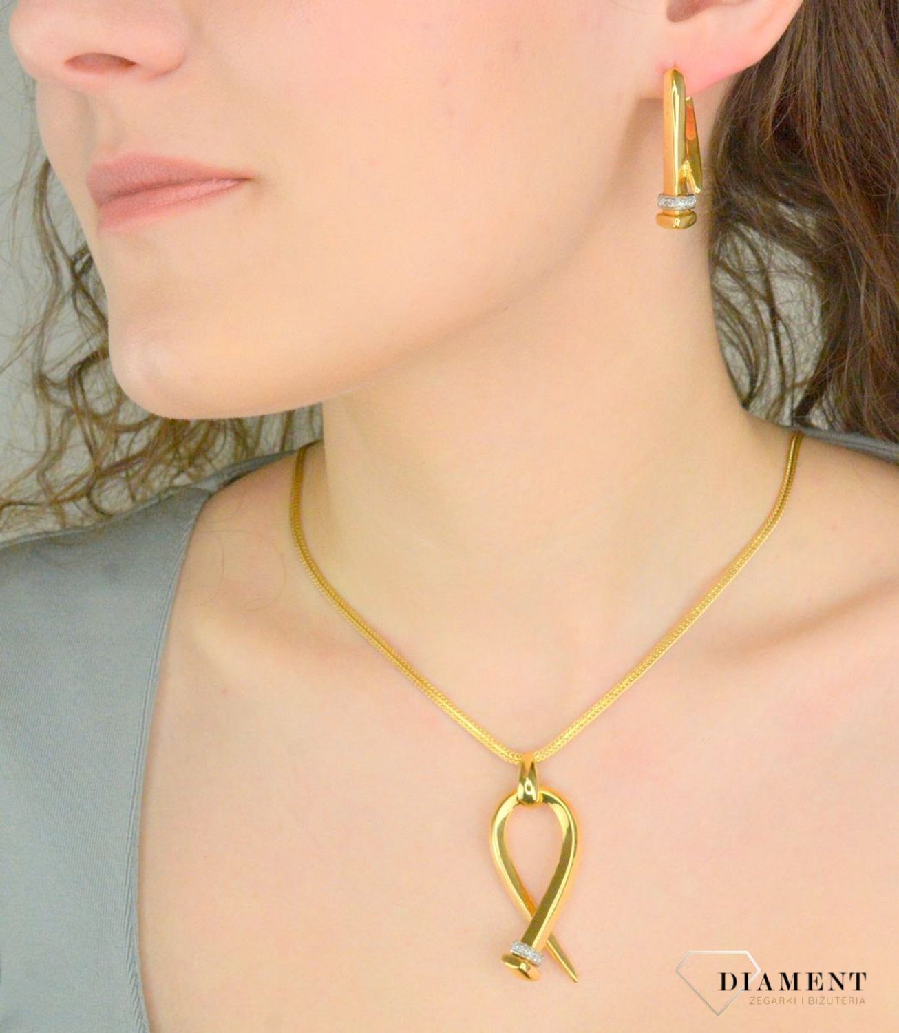 Złota zawieszka z cyrkonią próba 585, KO 781 585 ZAW. Złote zawieszki to wspaniały podarunek dla każdej eleganckiej kobiety. Zawieszka złota posiada kolczyki do kompletu. Zawieszka ze złota to doskonały pomysł na prezent.12.jpg